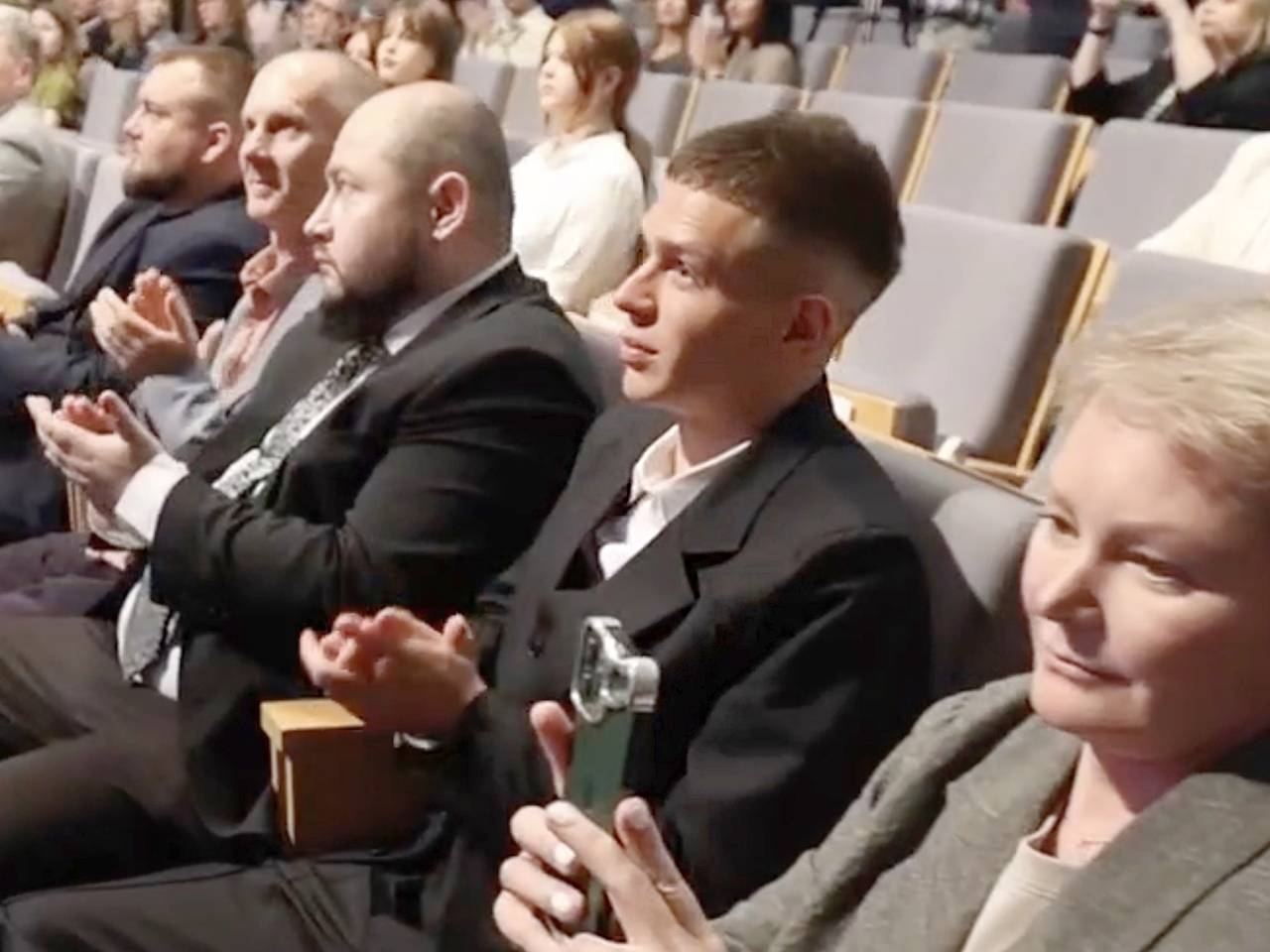 Отслуживший в армии актер получил медаль