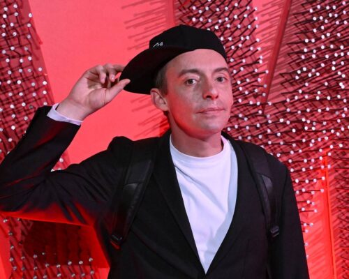 Российский актер подтвердил отношения с ранившей его ножом подругой